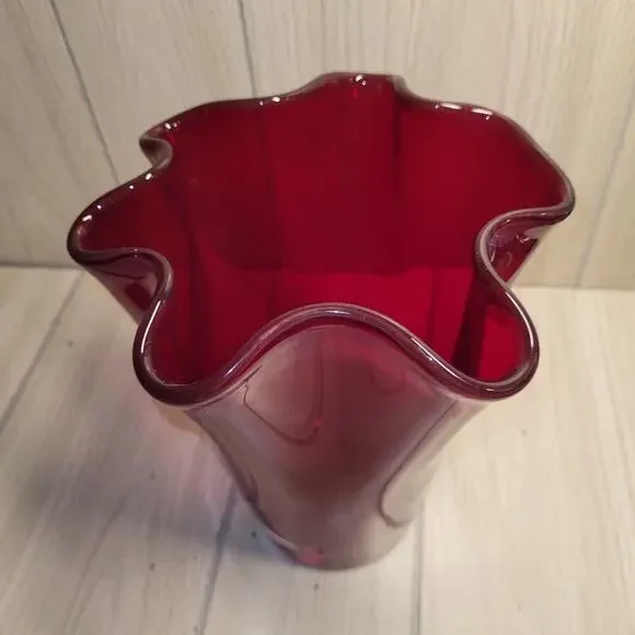 Vtg 70s Elegant Ruby Red Glass Handkerchief Vase Large Thick MCM Murano Style - Picture 9 of 9